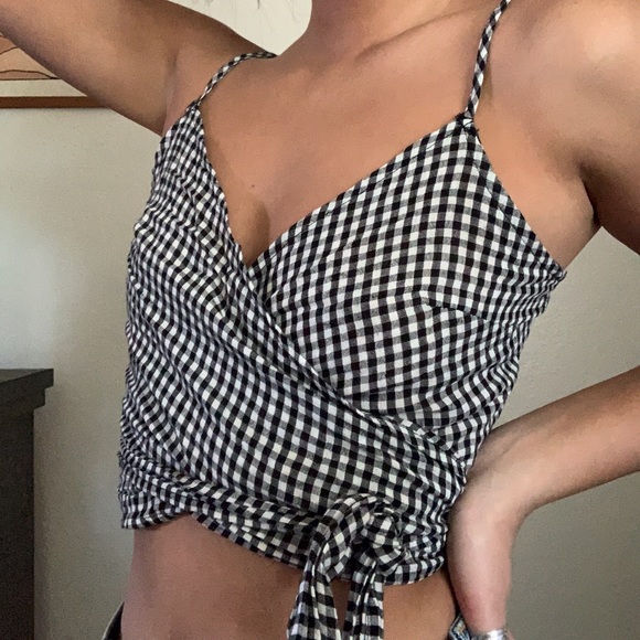 Picnic Wrap Top // - Picture 3 of 4